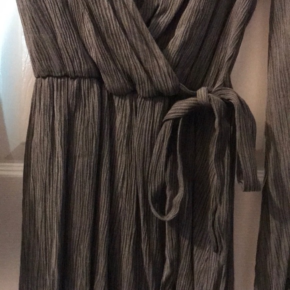 NWOT Sage Long sleeve v-neck side tie romper - Picture 3 of 3